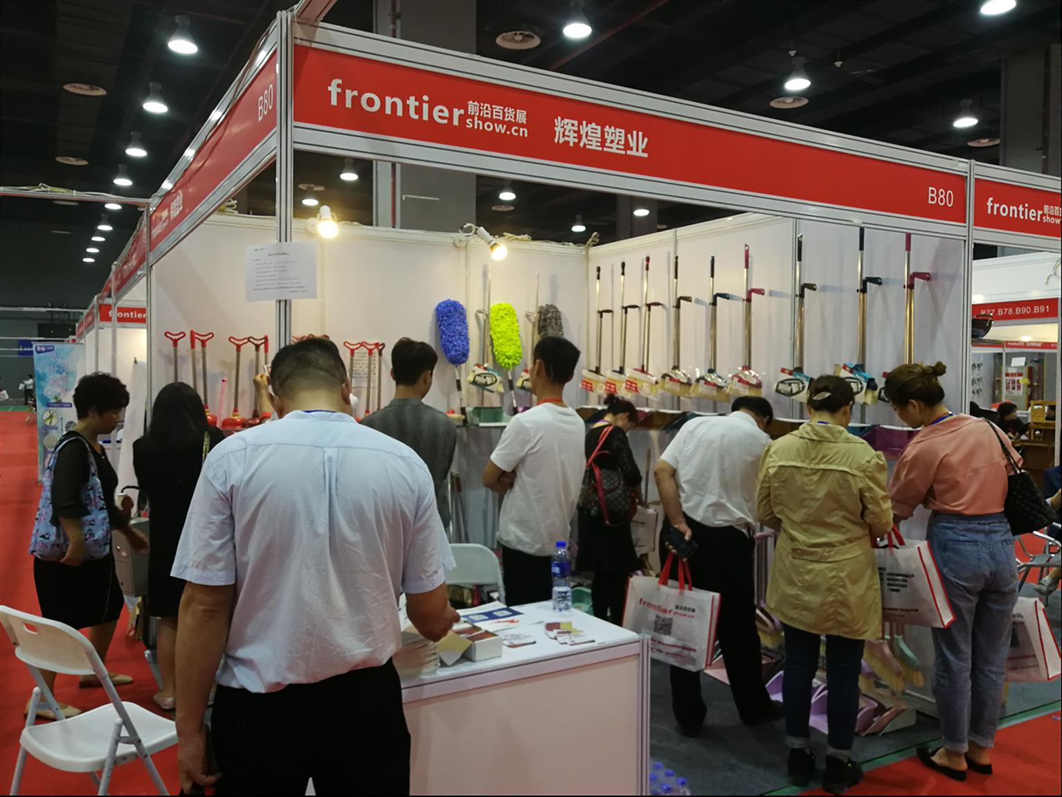 袋芝莲携创新产品惊艳亮相上海日用品展览会，抽取式保鲜袋引领便捷生活新潮流